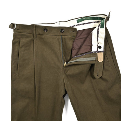 BERWICH “RETRO” ストレッチコットン ワンタックパンツ カーキグリーン(army) 44 | GUARDAROBA MILANO OFFICIAL STORE