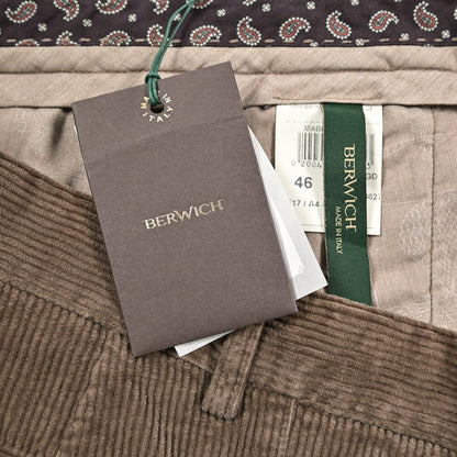 BERWICH “RETRO LONG - GD” ストレッチコットン 中畝コーデュロイワンタックパンツ ブラウン(mandorlo4627) 44 | GUARDAROBA MILANO OFFICIAL STORE