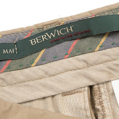 BERWICH “RETRO THECA 1P” ストレッチコットン ワンタックチノパンツ ベージュ(sabbia199) 48 | GUARDAROBA MILANO OFFICIAL STORE