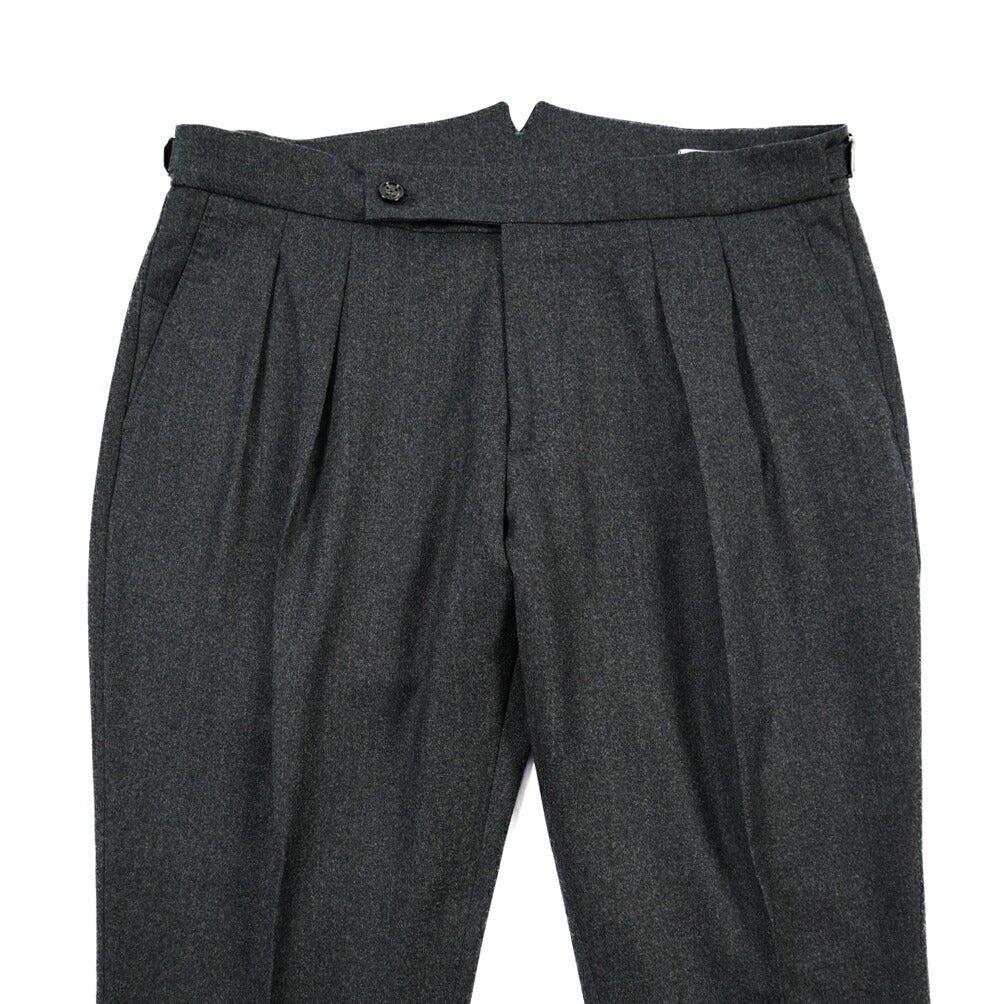 BERWICH “SCOTCH” ヴァージンウール100% ツータックスラックス ダークグレー(smoke) 50 | GUARDAROBA MILANO OFFICIAL STORE