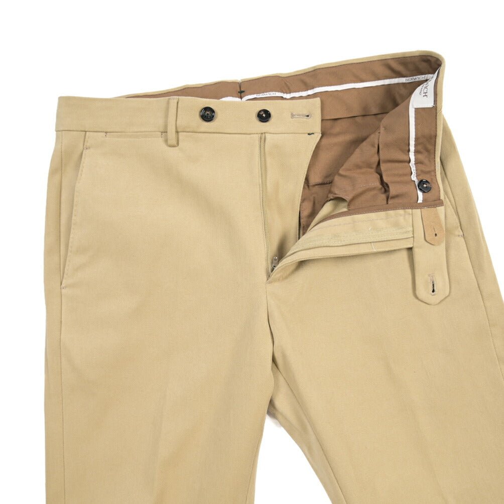 BERWICH “VULCANO 195” ストレッチコットン ノータックチノパンツ ベージュ(beige) 48 | GUARDAROBA MILANO OFFICIAL STORE
