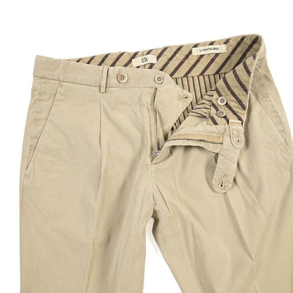 GTA “772” ストレッチコットン ワンタックチノパンツ / SLIM FIT ベージュ 46 | GUARDAROBA MILANO OFFICIAL STORE