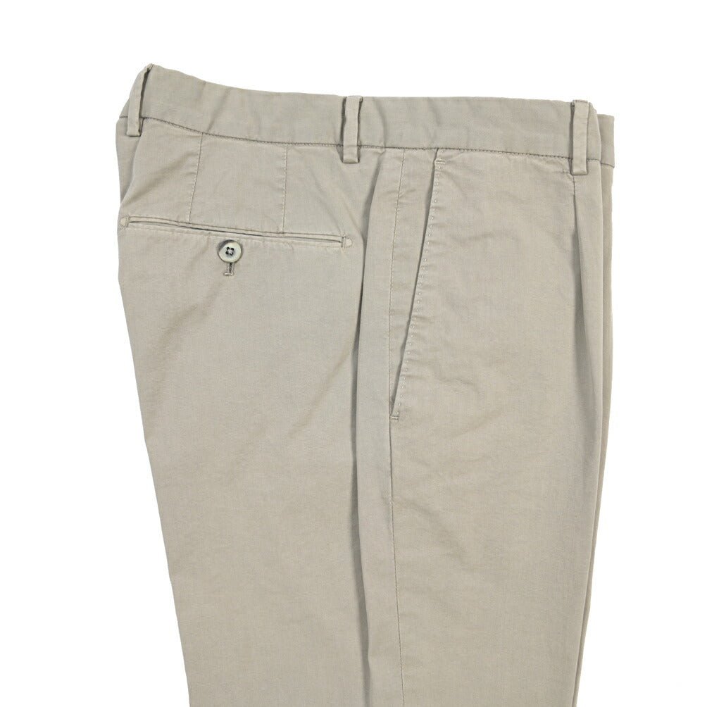 GTA “800 KP” ストレッチコットン ワンタックチノパンツ / EXTRASLIM FIT グレー 46 | GUARDAROBA MILANO OFFICIAL STORE