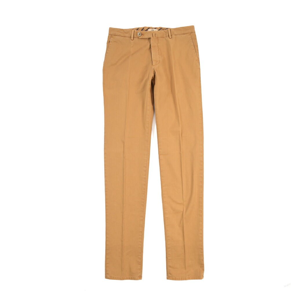 GTA “800 SL” ストレッチコットン ノータックチノパンツ / SLIM FIT ライトブラウン 48 | GUARDAROBA MILANO OFFICIAL STORE