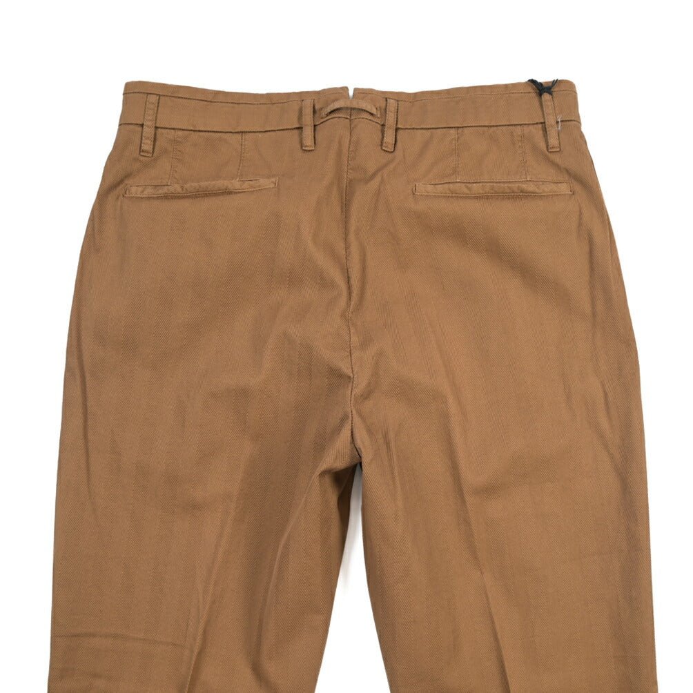 GTA “ALESSANDRO” ストレッチコットン ワンタックヘリンボーンパンツ / COMFORT / メンズ ブラウン 46 | GUARDAROBA MILANO OFFICIAL STORE
