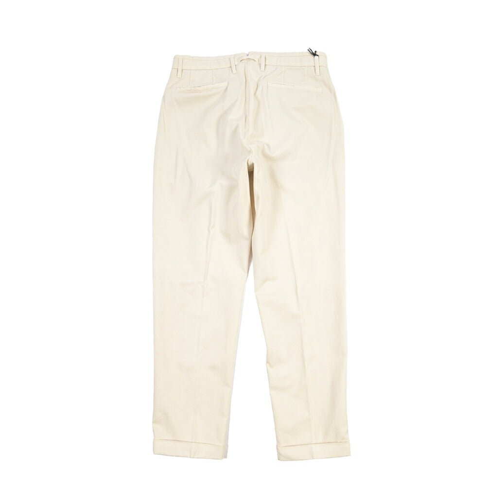 GTA “ALESSANDRO” ストレッチコットン ワンタックヘリンボーンパンツ / COMFORT / メンズ ホワイト 46 | GUARDAROBA MILANO OFFICIAL STORE
