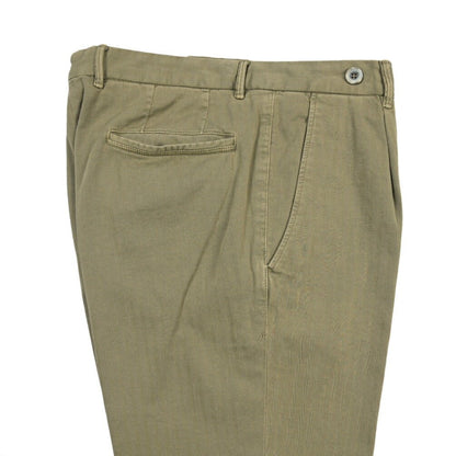 GTA “BYRON” ストレッチコットン ワンタックヘリンボーンパンツ / SLIM / メンズ カーキグリーン 48 | GUARDAROBA MILANO OFFICIAL STORE
