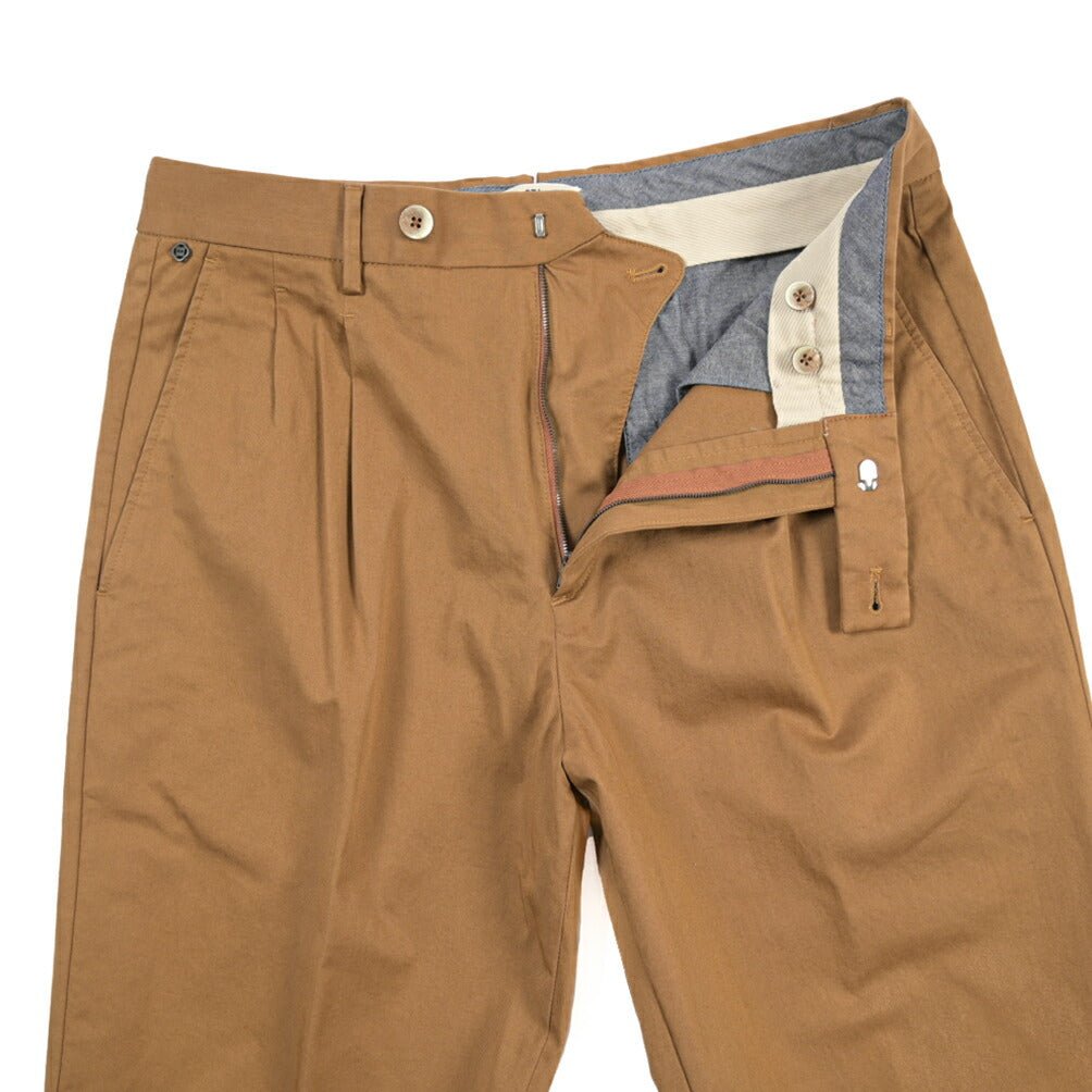 GTA “DANTE” ストレッチコットン ツータックチノパンツ / COMFORT FIT ブラウン 46 | GUARDAROBA MILANO OFFICIAL STORE