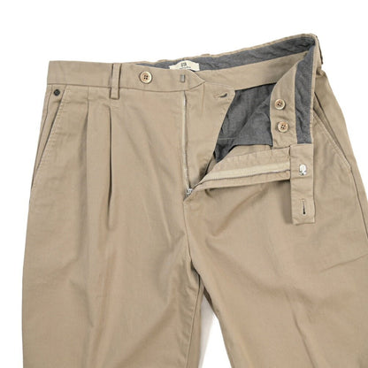 GTA “DANTE” ストレッチコットン ツータックチノパンツ / COMFORT FIT グレージュ 48 | GUARDAROBA MILANO OFFICIAL STORE