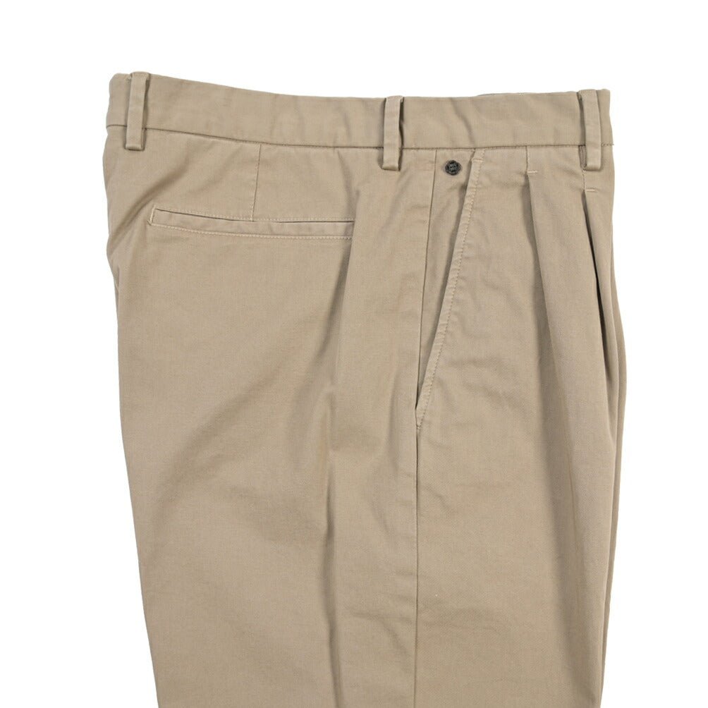 GTA “DANTE” ストレッチコットン ツータックチノパンツ / COMFORT FIT グレージュ 48 | GUARDAROBA MILANO OFFICIAL STORE