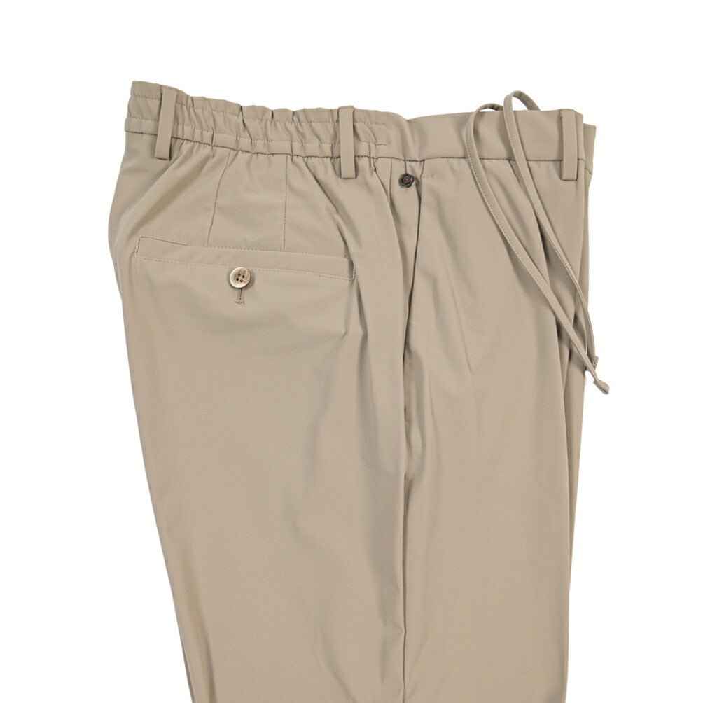 GTA “DAVIDE” ストレッチポリエステル ノータックドローコードパンツ / COMFORT FIT ベージュ 50 | GUARDAROBA MILANO OFFICIAL STORE