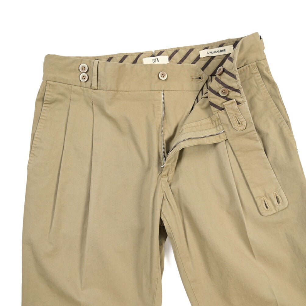 GTA “MAX II” ストレッチコットン ツータックベルトレススラックス / SLIM FIT グレージュ 48 | GUARDAROBA MILANO OFFICIAL STORE