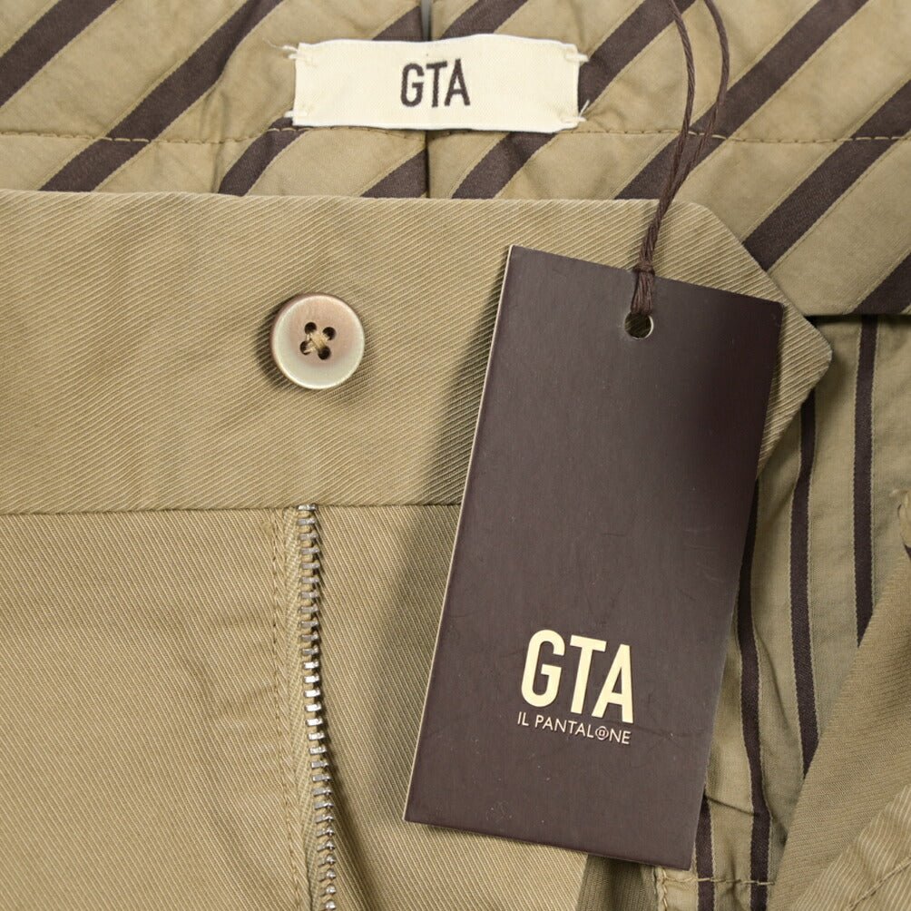 GTA “MAX II” ストレッチコットン ツータックベルトレススラックス / SLIM FIT グレージュ 48 | GUARDAROBA MILANO OFFICIAL STORE