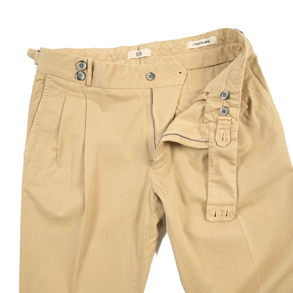 GTA “MAX II” ストレッチコットン ツータックベルトレススラックス / SLIM FIT ベージュ 48 | GUARDAROBA MILANO OFFICIAL STORE