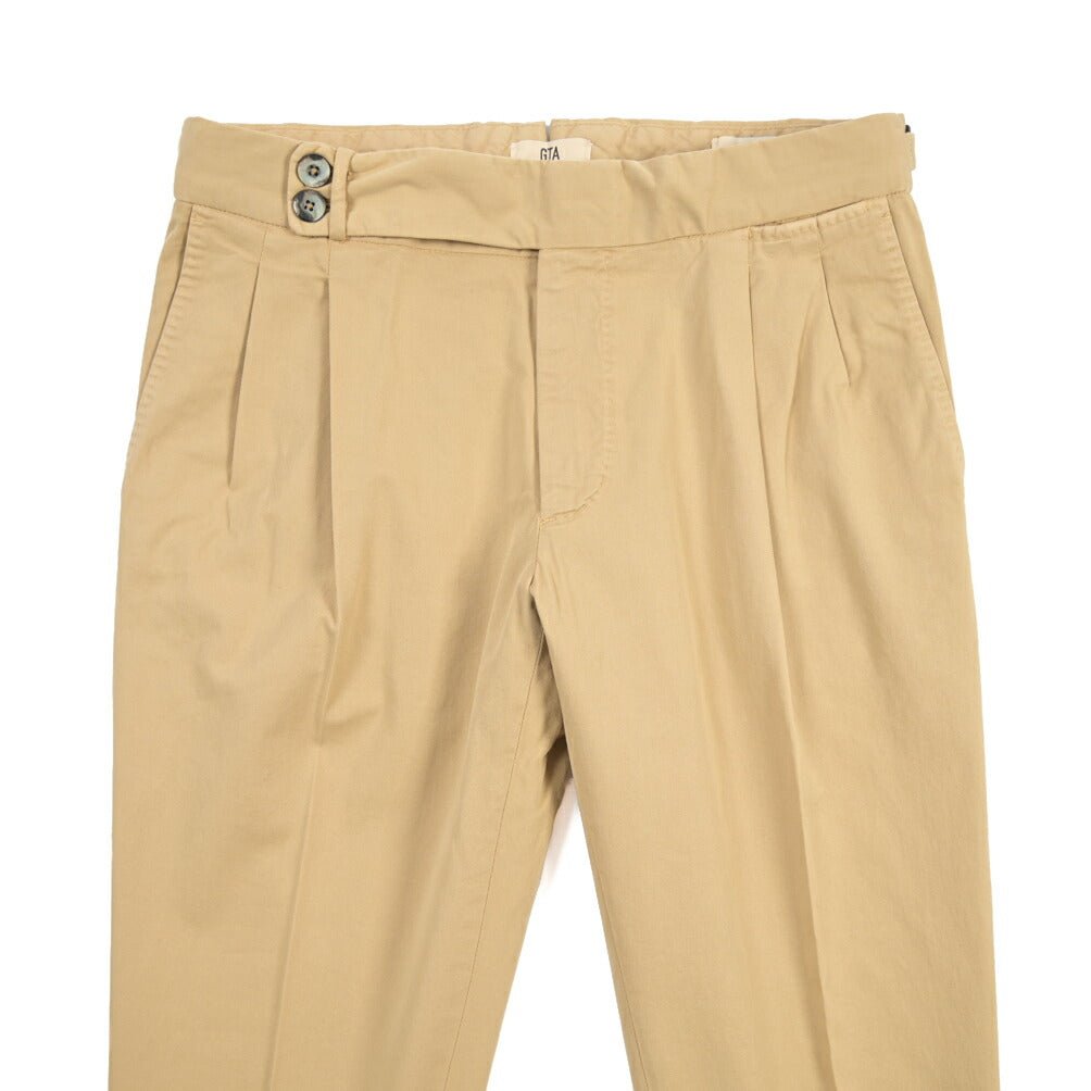 GTA “MAX II” ストレッチコットン ツータックベルトレススラックス / SLIM FIT ベージュ 48 | GUARDAROBA MILANO OFFICIAL STORE