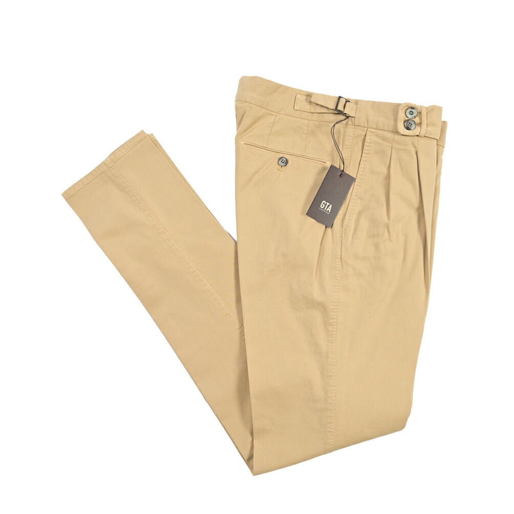 GTA “MAX II” ストレッチコットン ツータックベルトレススラックス / SLIM FIT ベージュ 48 | GUARDAROBA MILANO OFFICIAL STORE