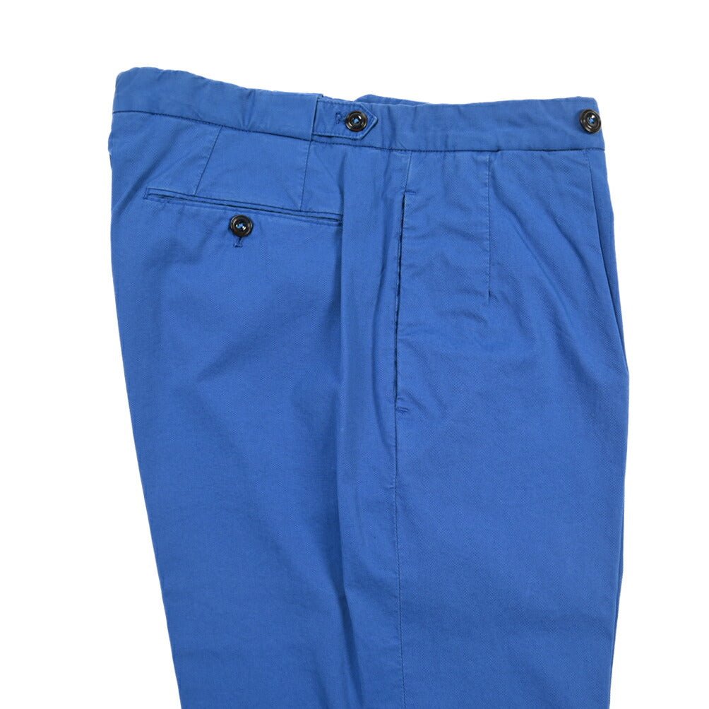 GTA “SERGIO” ストレッチコットン ワンタックチノパンツ / COMFORT FIT ブルー 48 | GUARDAROBA MILANO OFFICIAL STORE
