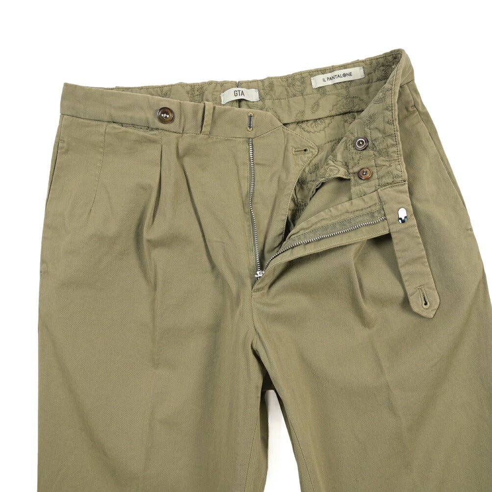 GTA “SERGIO” ストレッチコットン ワンタックチノパンツ / COMFORT FIT カーキグリーン 44 | GUARDAROBA MILANO OFFICIAL STORE