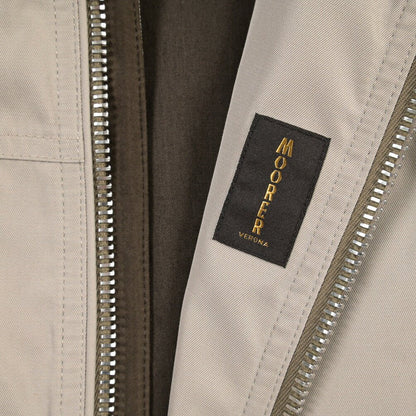 MOORER “AIDEN-WCO” ポリエステル100% 軽撥水スタンドカラーボンバージャケット ベージュ(STONE) 48 | GUARDAROBA MILANO OFFICIAL STORE