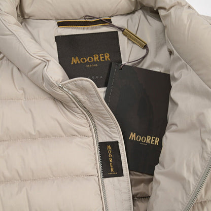 MOORER “CALAF-S3” 高機能ストレッチナイロン ウルトラライトダウンベスト / ACQUA RESISTANT (撥水) ベージュ(MANDORLA) 46 | GUARDAROBA MILANO OFFICIAL STORE
