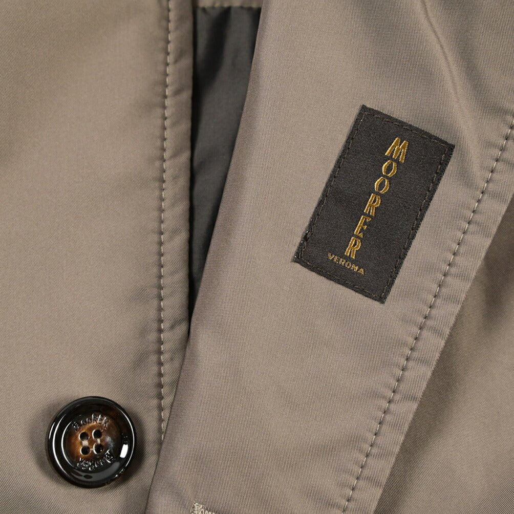 MOORER “HEKTOR-MK OT” ポリエステル100% スタンドカラーコート / ACQUA RESISTANT (撥水) ブラウン(AVANA) 48 | GUARDAROBA MILANO OFFICIAL STORE