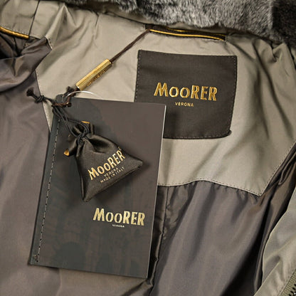 MOORER "MORRIS - KM" ポリエステル100% スタンドカラーダウンコート｜420473 - 42｜GUARDAROBA MILANO OFFICIAL STORE