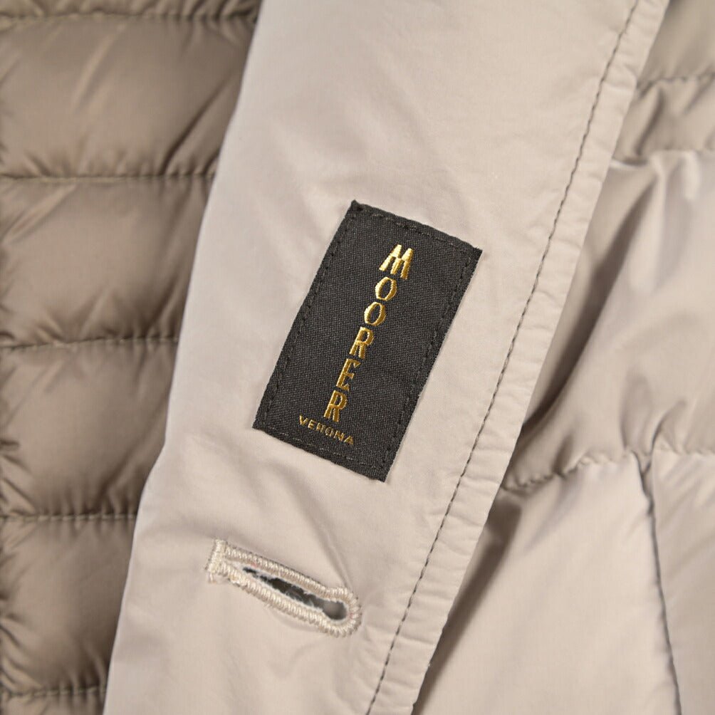 MOORER “NOMOS-OS” ナイロン混 着脱可能フロントライナー付き ダウンジャケット ベージュ(MARMO) 48 | GUARDAROBA MILANO OFFICIAL STORE