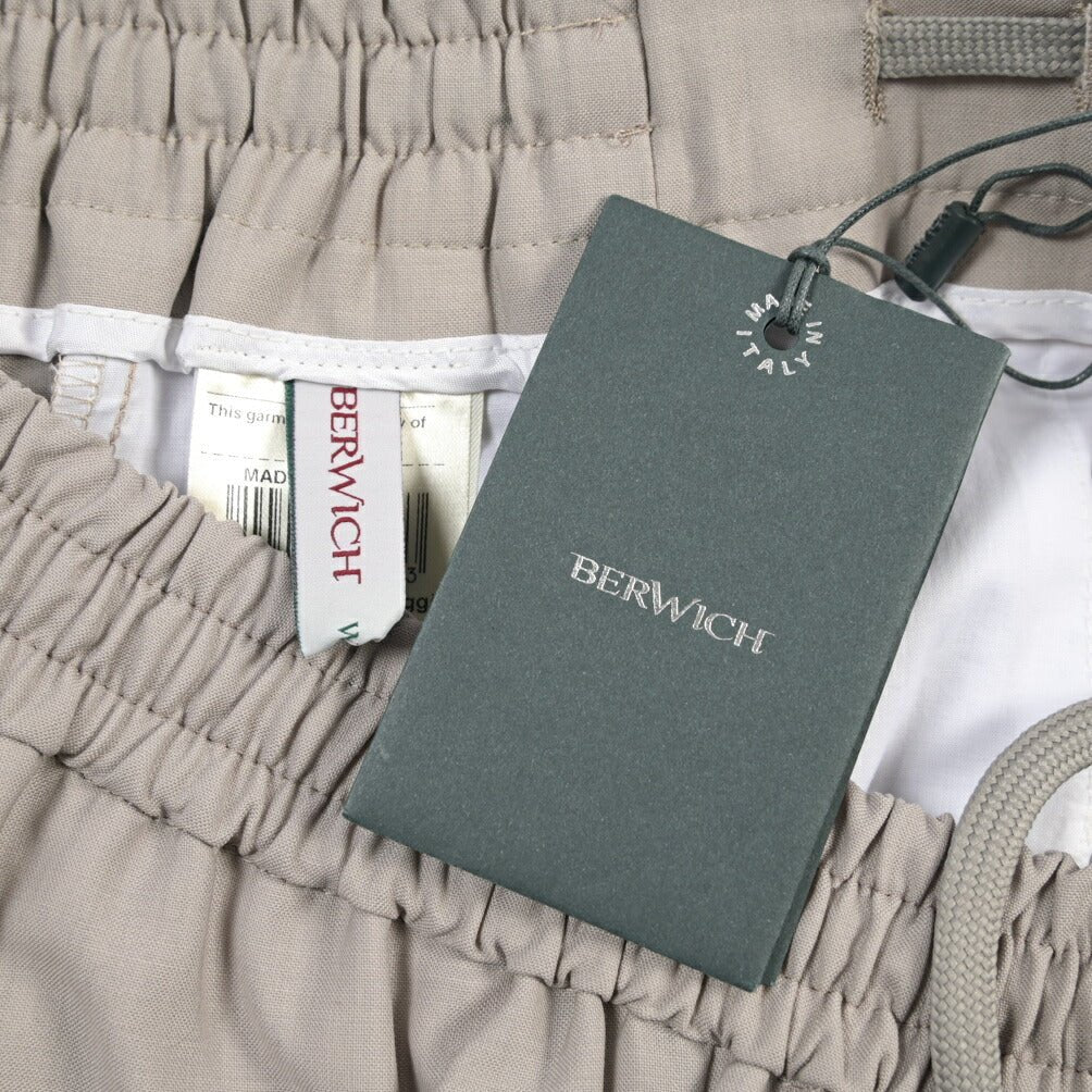 SALE｜BERWICH “SHORT SPIAGGIA” ストレッチウール ノータックショーツ グレー(stone) 48 | GUARDAROBA MILANO OFFICIAL STORE