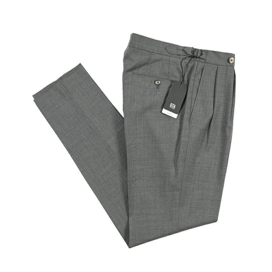 SALE｜GTA “HERRICK” ウール100% ツータックスラックス / COMFORT FIT グレー 46 | GUARDAROBA MILANO OFFICIAL STORE