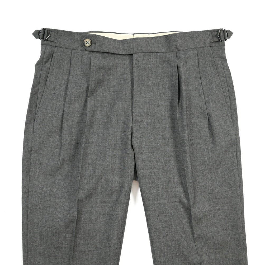 SALE｜GTA “HERRICK” ウール100% ツータックスラックス / COMFORT FIT グレー 46 | GUARDAROBA MILANO OFFICIAL STORE