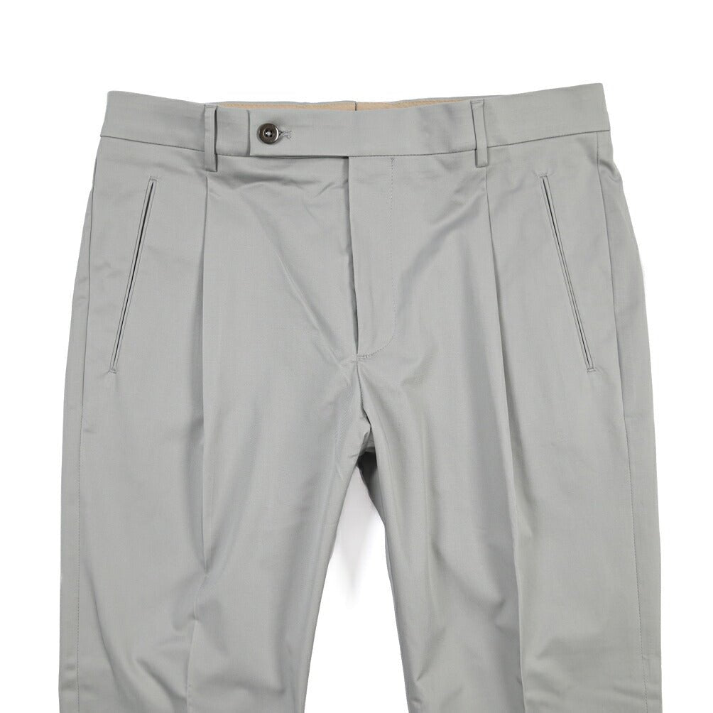 SUMMER SALE｜26SS BERWICH “RETRO THECA 1P” ストレッチコットン ワンタックチノパンツ グレー(grey) 44 | GUARDAROBA MILANO OFFICIAL STORE