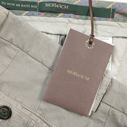 SUMMER SALE｜BERWICH “MORELLO 1P-GD” ストレッチコットン ワンタックチノパンツ グレー(conza701) 48 | GUARDAROBA MILANO OFFICIAL STORE