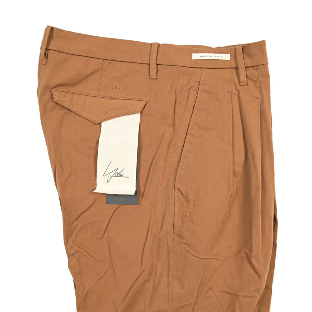 YCHAI “ROBUSTO” ストレッチコットン ツータックチノパンツ / TAPERED FIT ブラウン(COGNAC) 33 | GUARDAROBA MILANO OFFICIAL STORE