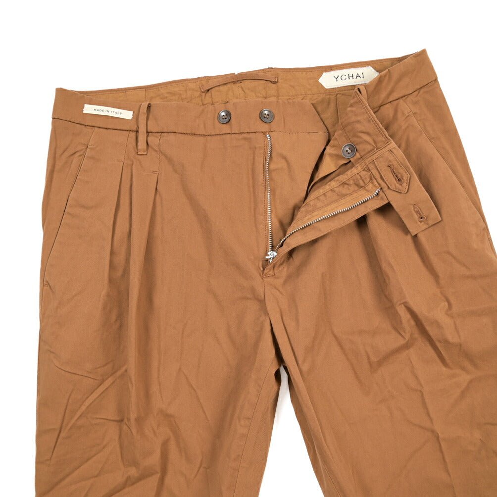 YCHAI “ROBUSTO” ストレッチコットン ツータックチノパンツ / TAPERED FIT ブラウン(COGNAC) 33 | GUARDAROBA MILANO OFFICIAL STORE