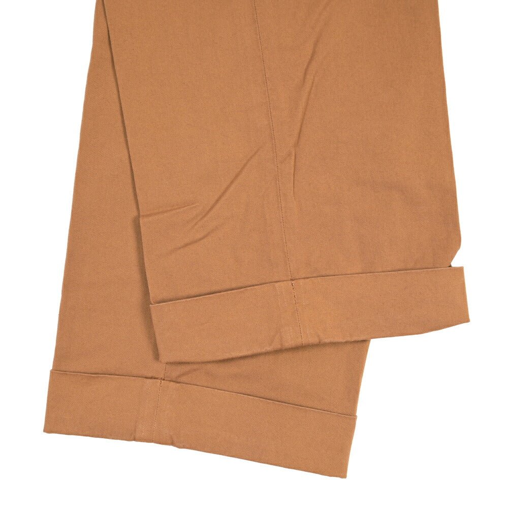 YCHAI “ROBUSTO” ストレッチコットン ツータックチノパンツ / TAPERED FIT ブラウン(COGNAC) 33 | GUARDAROBA MILANO OFFICIAL STORE