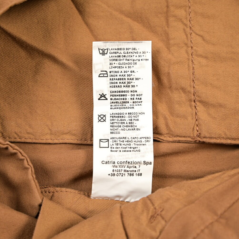 YCHAI “ROBUSTO” ストレッチコットン ツータックチノパンツ / TAPERED FIT ブラウン(COGNAC) 33 | GUARDAROBA MILANO OFFICIAL STORE