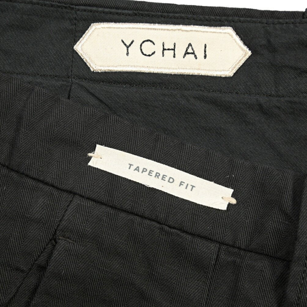 YCHAI “ROBUSTO” リネン混コットン ツータックヘリンボーンパンツ / TAPERED FIT ブラック(NERO) 34 | GUARDAROBA MILANO OFFICIAL STORE